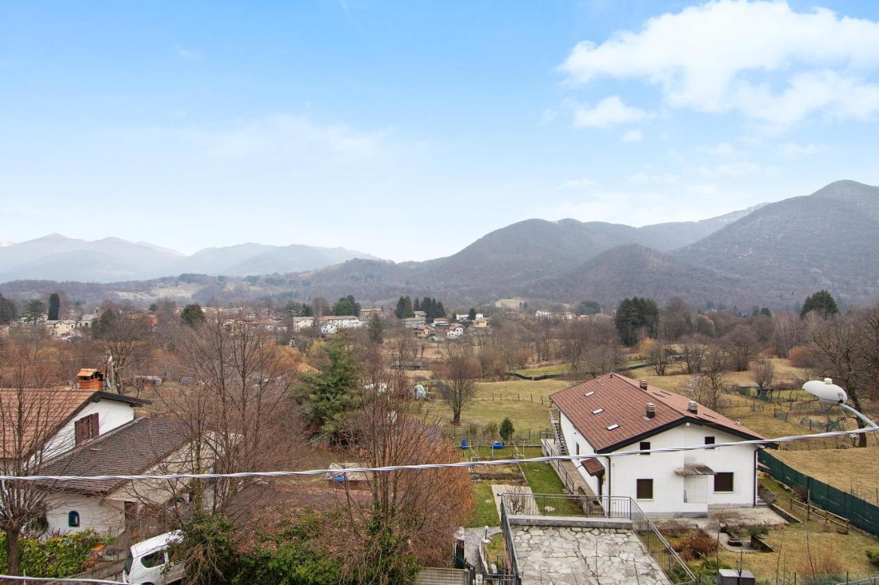La Mansarda Di Eros E Tiziana Apartment Lanzo D'intelvi Exterior photo