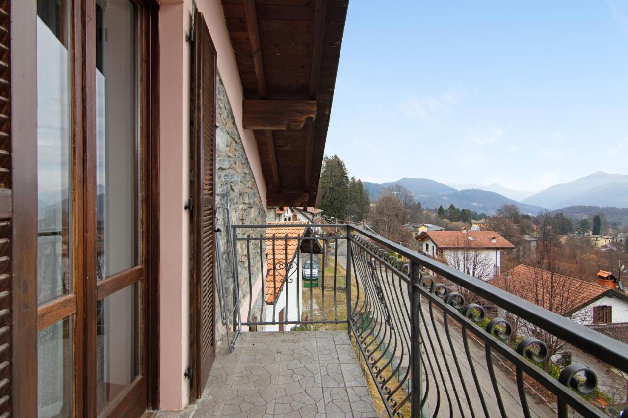 La Mansarda Di Eros E Tiziana Apartment Lanzo D'intelvi Exterior photo